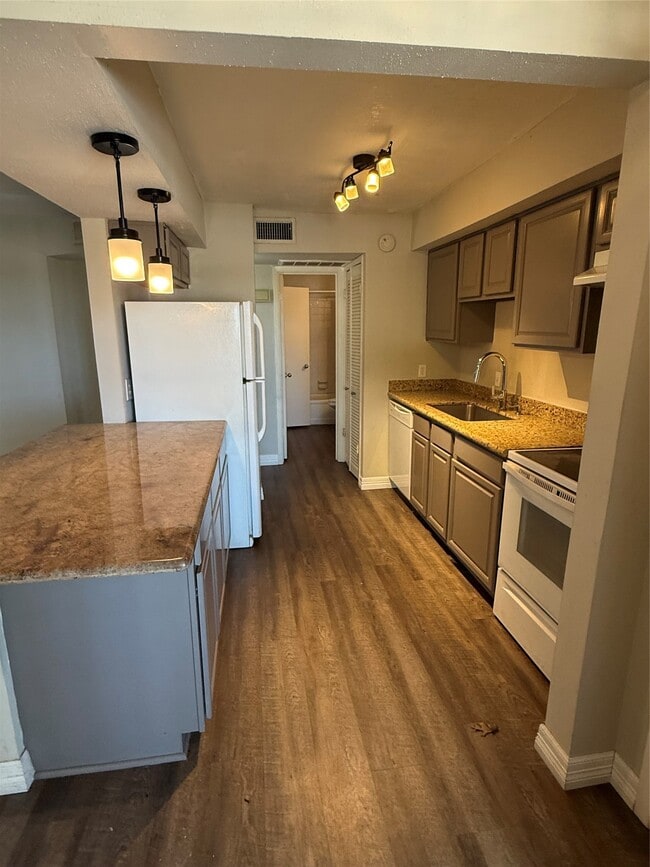 Building Photo - 17202 Imperial Valley Dr Unit 45