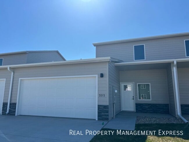 Building Photo - Modern 3 Bed, 2.5 Bath Townhome in West Sioux Falls
