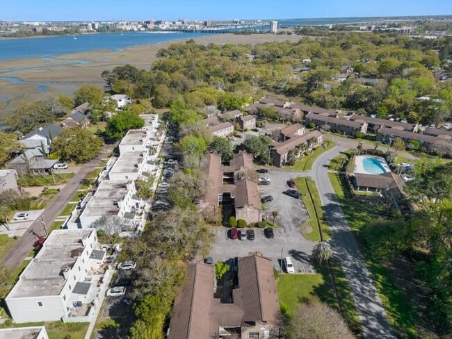 Photo - 640 Cornell St