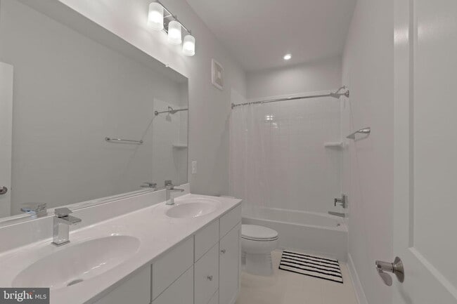 Photo - 654 Noush Ct