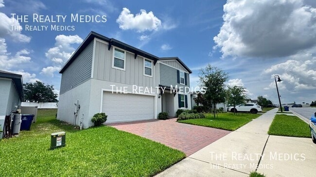 Photo - 2401 White Tail St