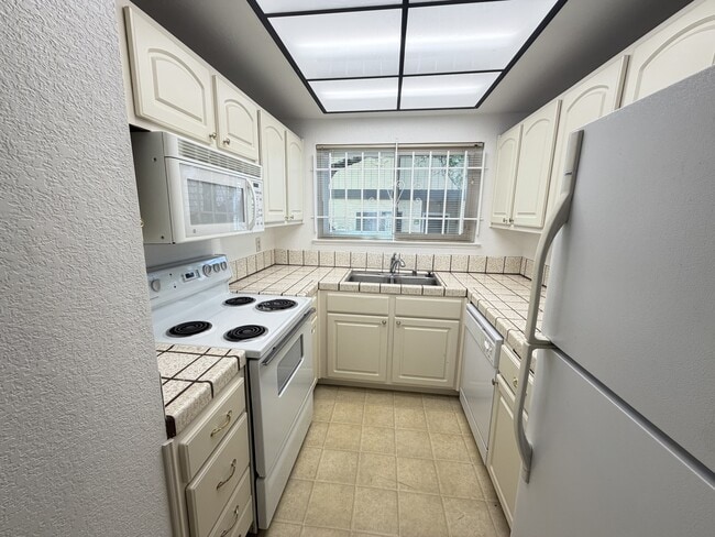 Photo - 10401 Shaw St