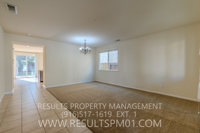 Photo - Lincoln Crossing 4 Bedroom 2.5 Bath - With... House