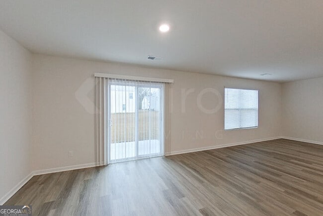 Photo - 121 Overstreet Way