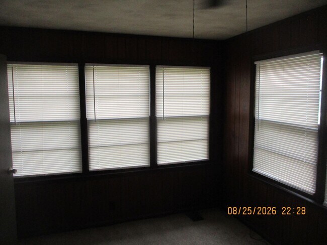 1704 W Whitney Ave