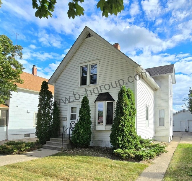 Building Photo - 1827 53rd St Unit Upper Rental