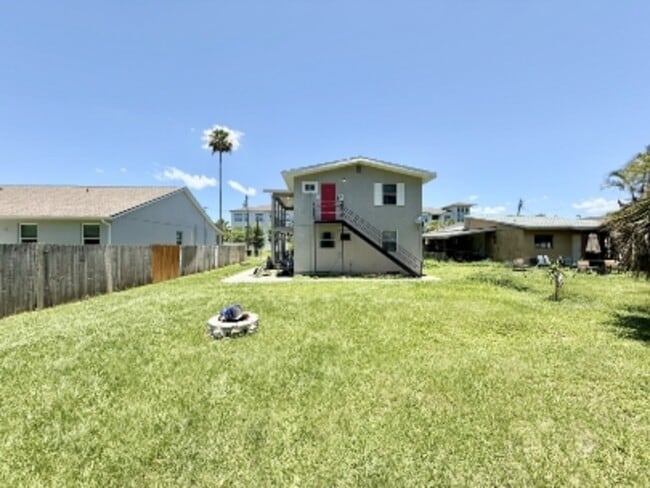 Building Photo - 1045 11th Ave NW