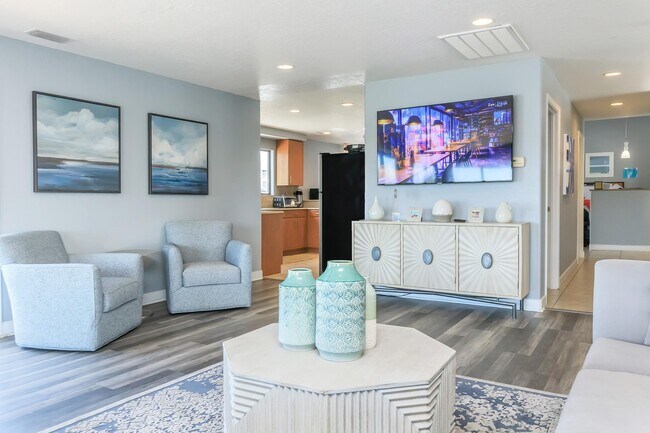 Photo - Fountain Lake