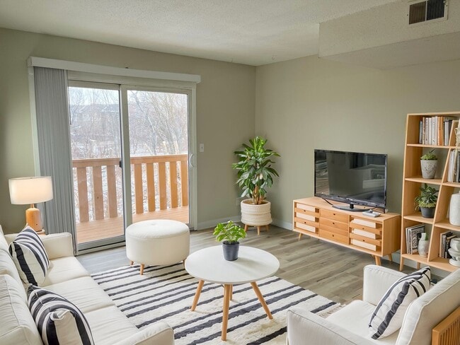 Photo - NW Pine Apartments