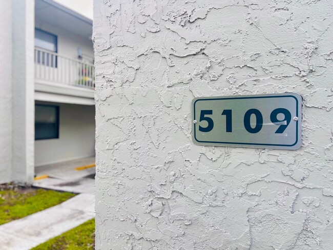 1BD/1BA Apartment off Curry Ford in Henley... - 1BD/1BA Apartment off Curry Ford in Henley... Unit P1: Henley Park #5109-1