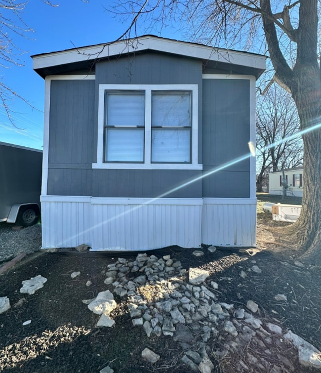 Building Photo - Home For Rent