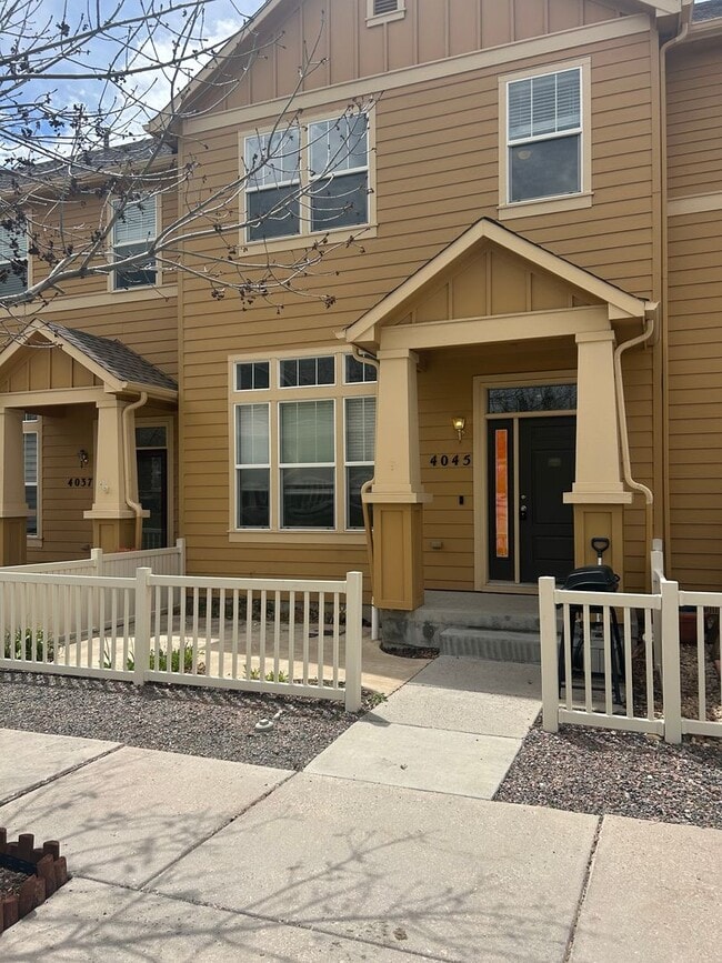 Building Photo - 3 bed / 3 bath Townhome / Morgan's Run at the Meadows