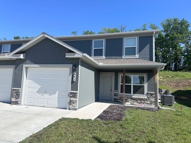 Photo - 3 Bed | 2.5 Bath | 1 Car Garage Duplex in Pleasant Hill