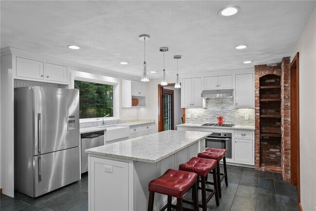 Photo - 6 Mary Ann Dr