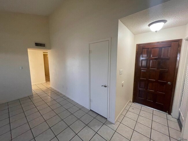 Photo - 784 W 37th St