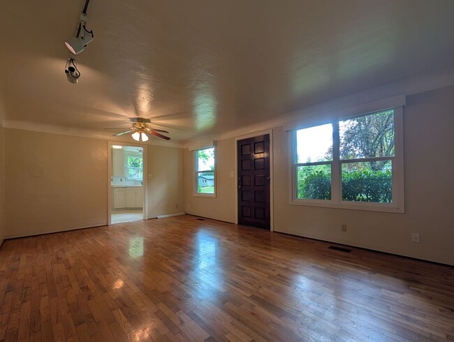 Photo - Great 2 bed/1 bath with tons of character!