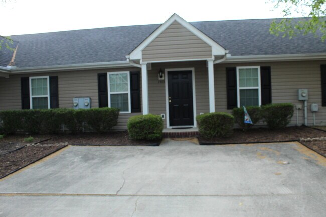 Photo - 1802 Honeysuckle Way