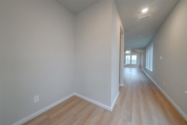 Photo - 21859 Fitzroy Mnr Ln