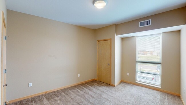 Photo - Metro Crossing