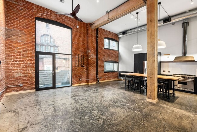 Photo - Gorgeous Fully Furnished Condo in Downtown...