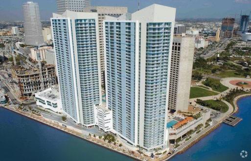 Building Photo - 325 S Biscayne Blvd Unit LPH26 Rental