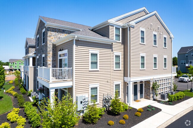 Mainland Pointe