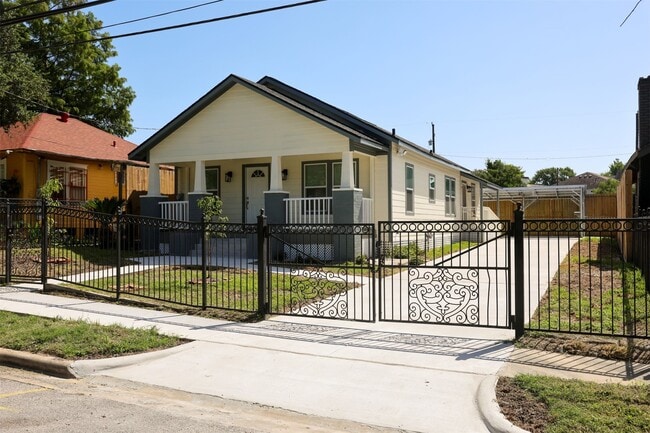 Building Photo - 512 Threlkeld St