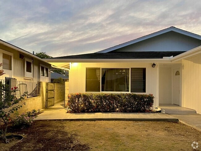 Building Photo - 1508 Farrington St Unit B Rental
