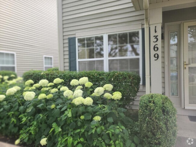Building Photo - 1369 Orleans Dr Rental