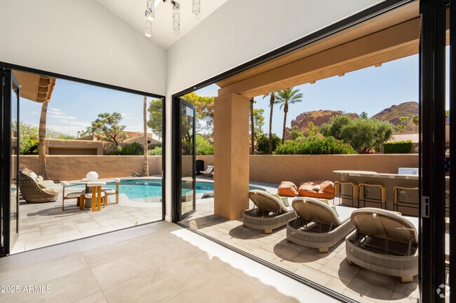 Building Photo - 4440 E Camelback Rd Rental