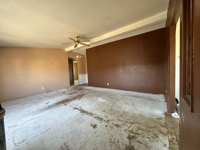 Photo - 3 Hartland St N