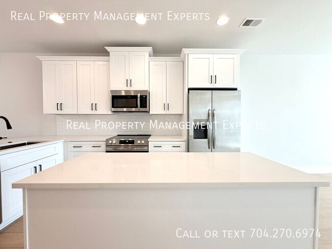 Photo - 2158 N Graham St