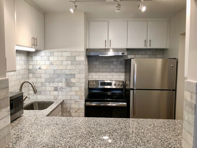 Photo - 526 W Roscoe St Unit 1B