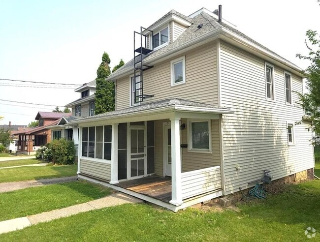 Building Photo - 320 W Cedar St Rental