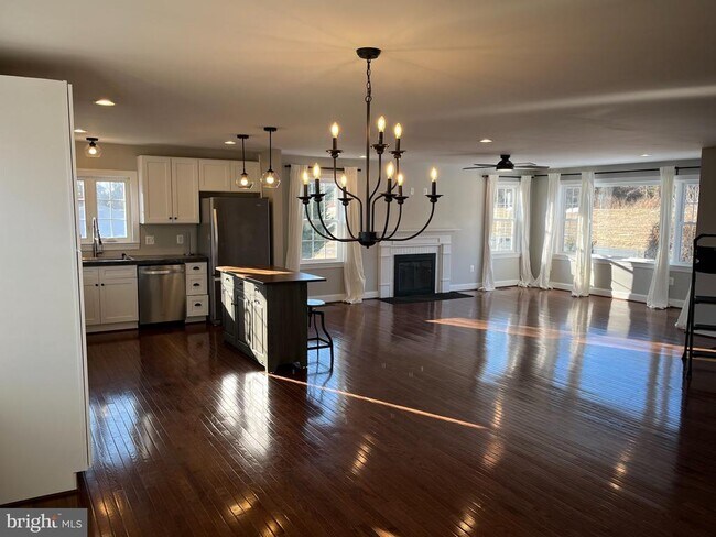 Photo - 14908 Lee Hwy