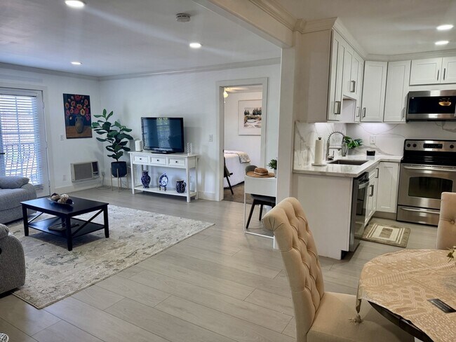 Photo - 5055 Collwood Blvd