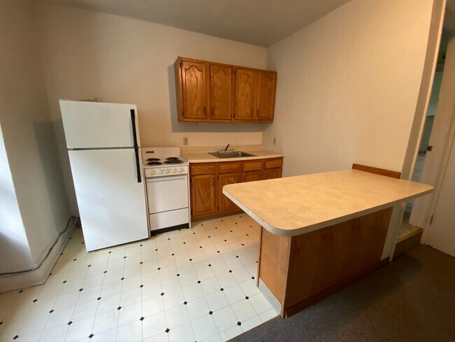 Building Photo - Spacious 1 Bedroom Apartment in South Oakland! Call Today to Schedule an Appointment! Unit 77#3