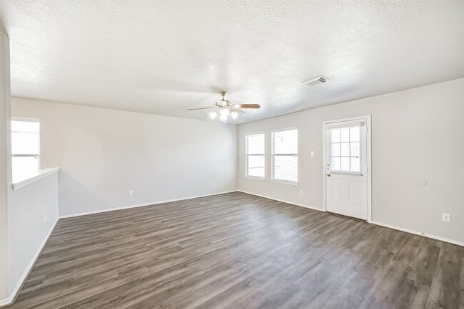 Photo - 4915 Winding View Ln