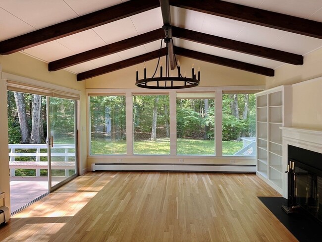 Photo - 75 Woodchester Dr