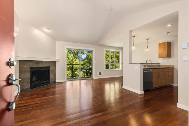 Photo - Updated Condo Close to Downtown Redmond and Microsoft!