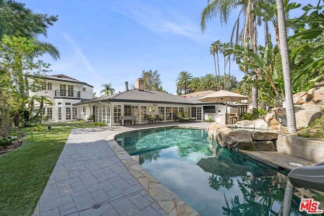 Building Photo - 9023 Alto Cedro Dr