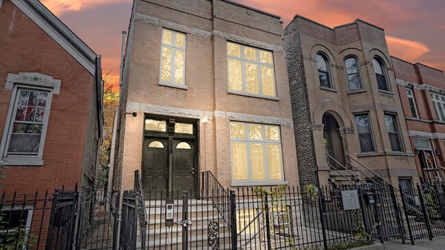 Building Photo - 2634 W Cortez St Unit 1R