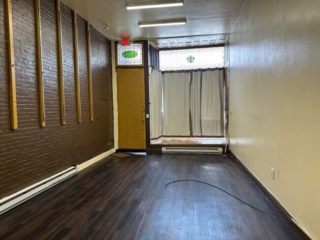 Photo - 908 N 3rd St Unidad Commercial