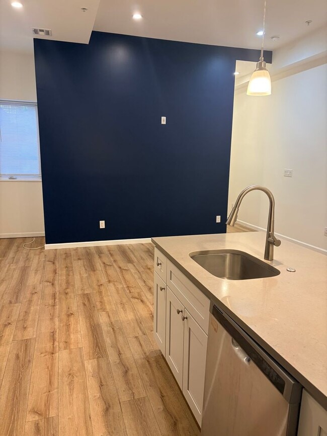 Building Photo - 737 S 4th St Unit 1A