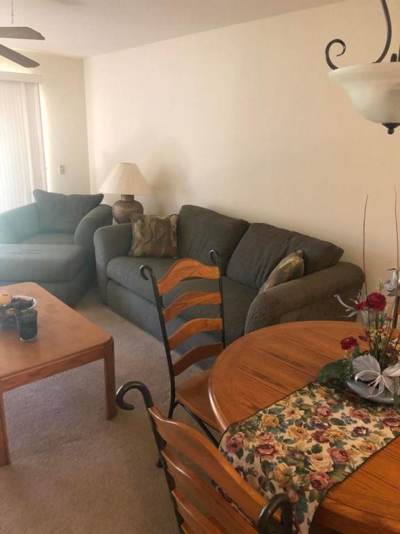 Photo - 1209 Country Club Dr