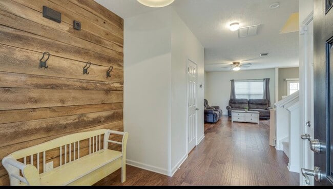 Photo - 8308 Oak Knoll Dr