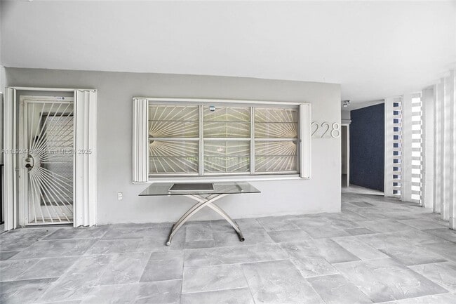 Photo - 879 NE 195th St Unidad 228
