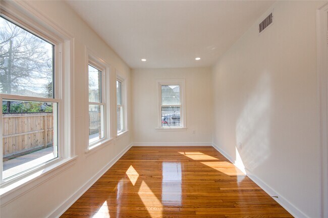 Photo - 2208 Blodgett St