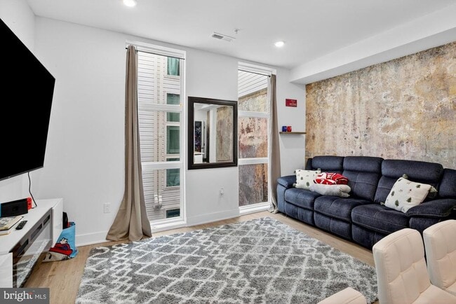 Building Photo - 59 N 2nd St Unit 13