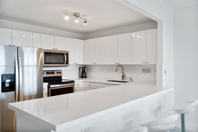 Photo - 2301 Collins Ave Unit 338